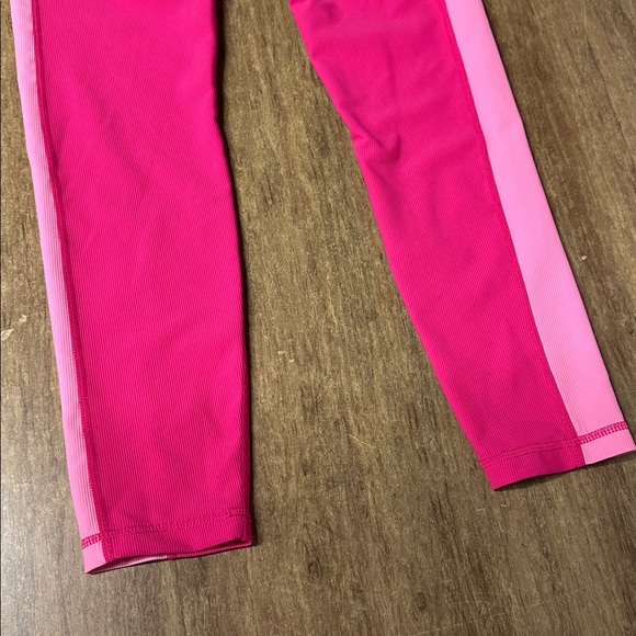 Wilo great shape pink two tone color block ribbed stretchy active wear leggings - Picture 3 of 5